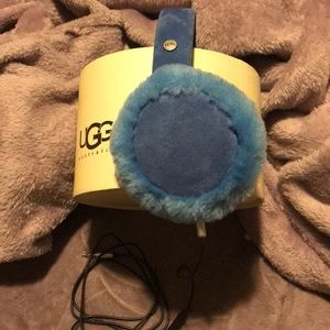 Ugg Wired Earmuffs - Be On Your Phone In The Cold